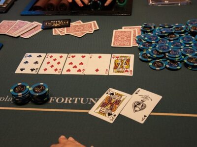 equilibrar sorte e estratégia no pôquer